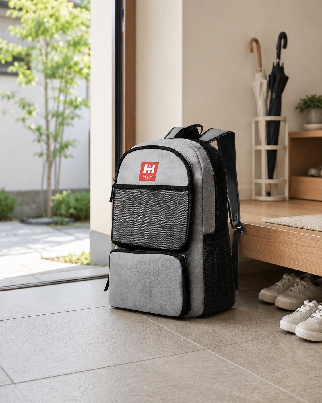 HIHハザードリュック36点セットを玄関に備えたイメージ
